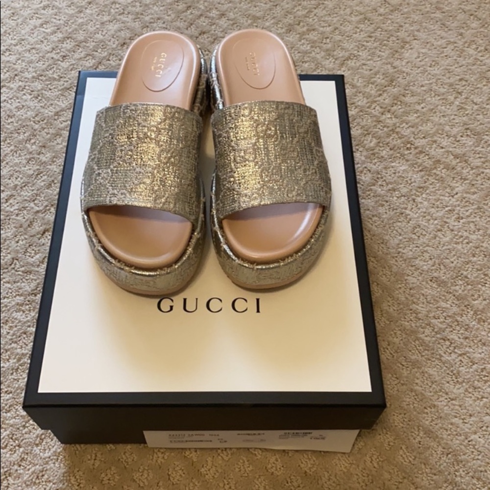 Brand new never warn wedge Gucci sandal/slide